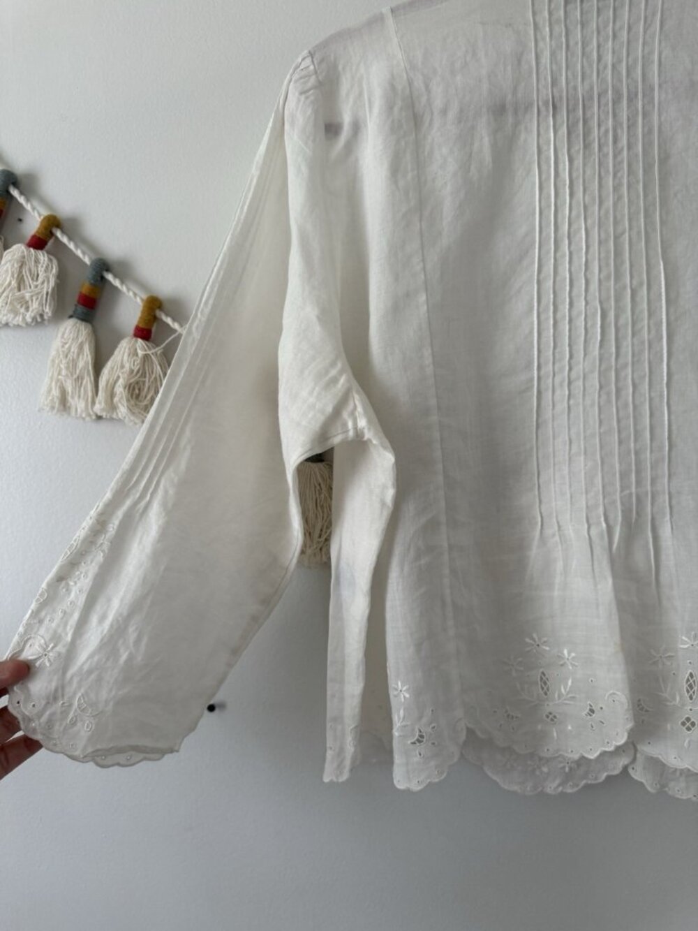 Vintage Cabi 100% Linen Eyelet Embroidered Button Down Top Delicate Cottage XL - Picture 10 of 11
